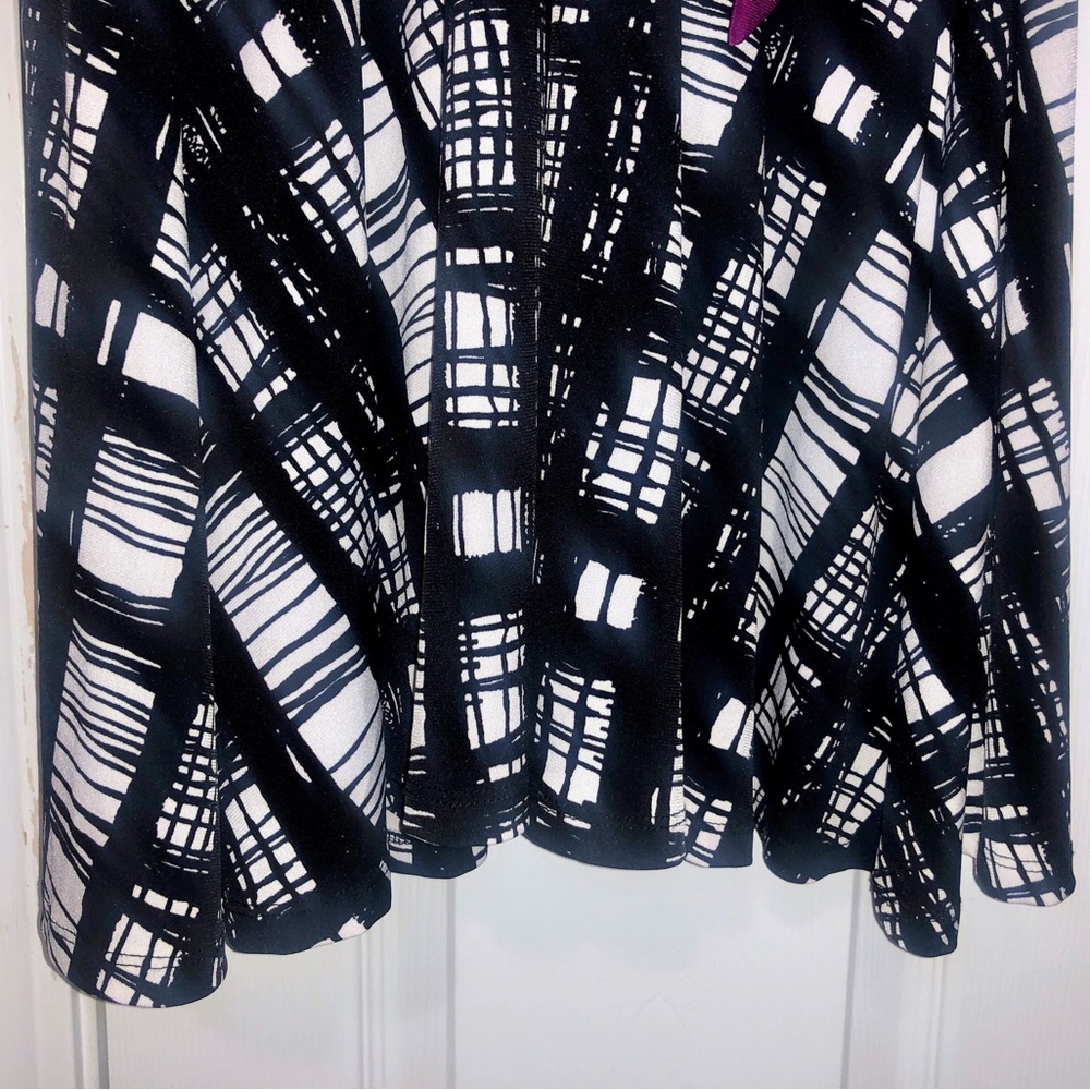 Covington Dress 💜🖤🤍 - Picture 6 of 11